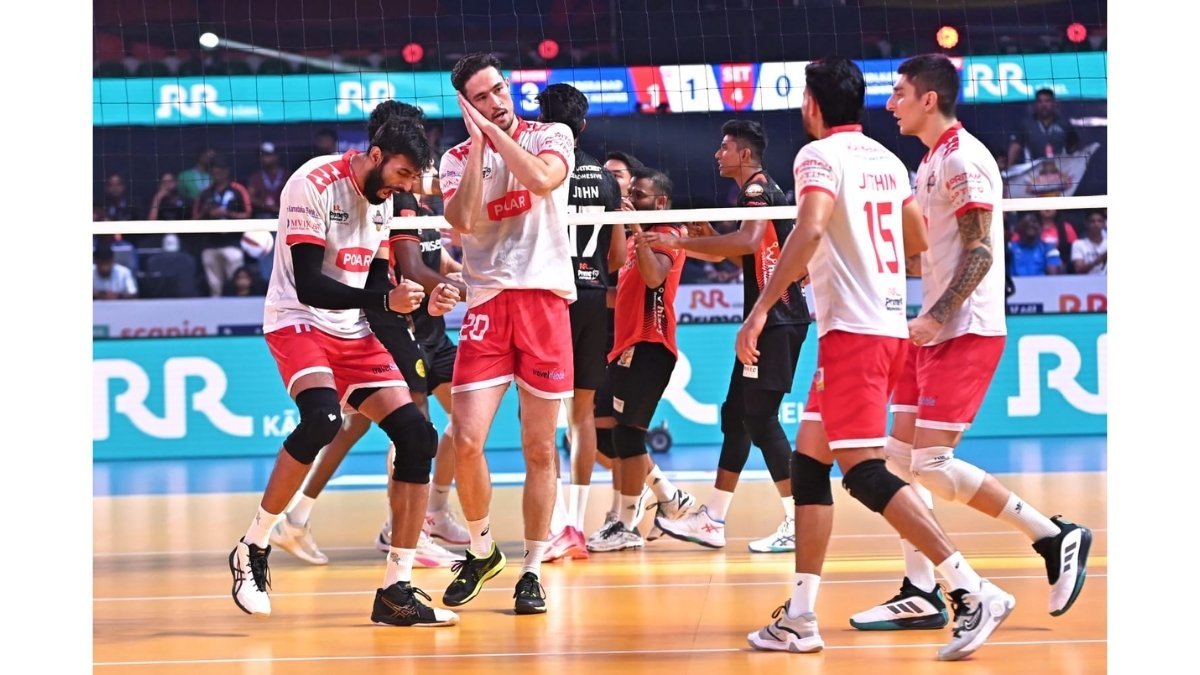 PVL 2025 Season 4 (Match 31): Kolkata Thunderbolts celebrate Diwali with 3–1 win over Hyderabad Black Hawks