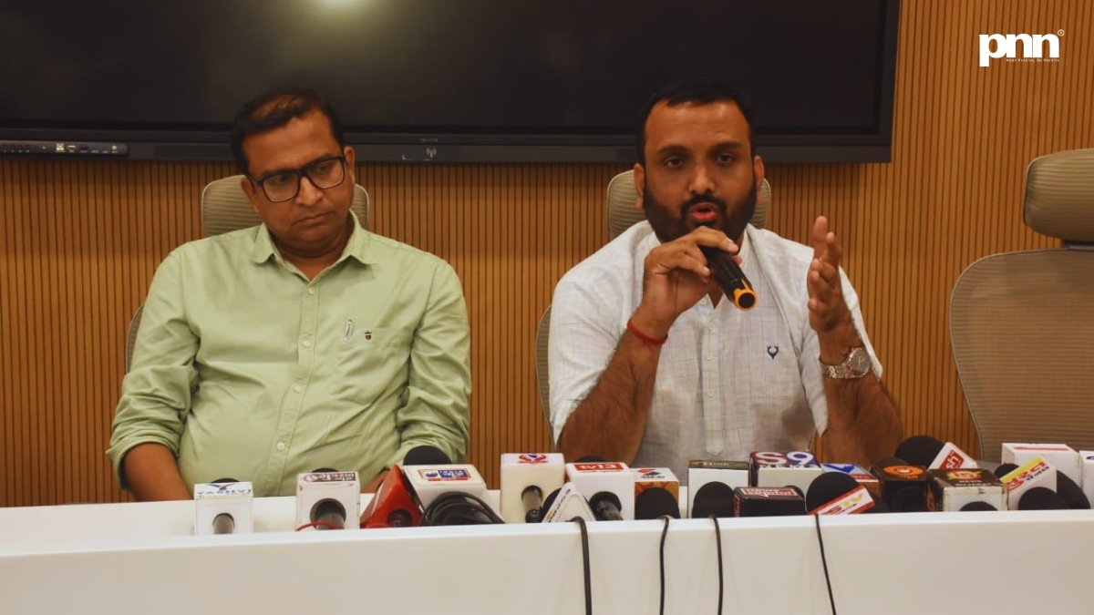 Surat industrialist launches initiative for girls' education in Hiraba's name Piyush Desai pledges financial assistance of Rs. 7,500 each for 21,000 girls. Under the "Hiraba no Khamkar" campaign, launched to mark the 75th birthday of Prime Minister Narendra Modi, assistance has been provided to 251 girls so far; 151 more to receive benefit on Dhanteras. - PNN