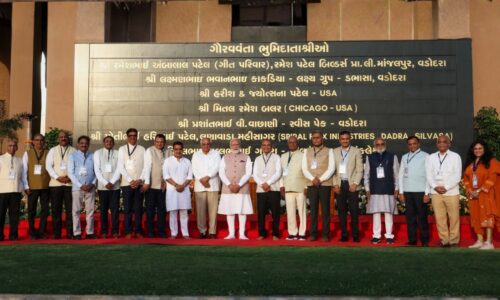 PM Narendra Modi Inaugurates Sardardham in Vadodara, Meets Trustees Including Dr. Parul Patel