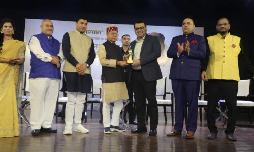 Madhav Das Honoured for Excellence in Human Resources and Literature at Vagdhara Samman Samaroh