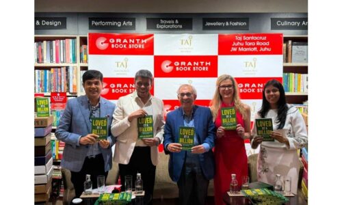 Nadir Godrej launches Dheeraj Gupta’s book ‘Loved By A Billion’.